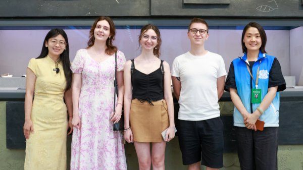 精选期货配资 吾乡大藏·良渚丨陶器前看呆了眼！老外直呼“不可思议”